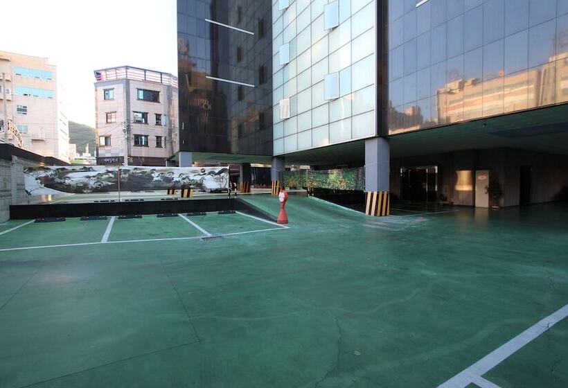 בית מלון כפרי Lee