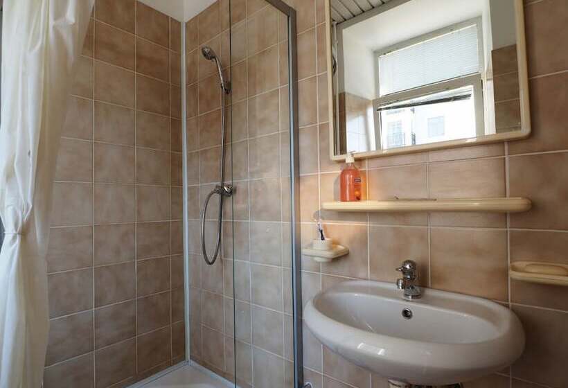 Отель Petropolis