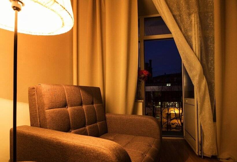 Отель Petropolis