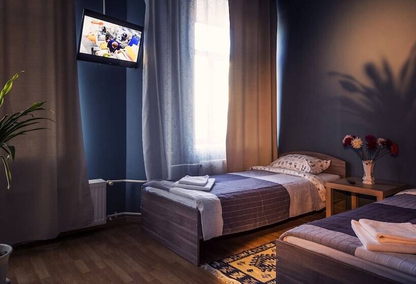 Отель Petropolis