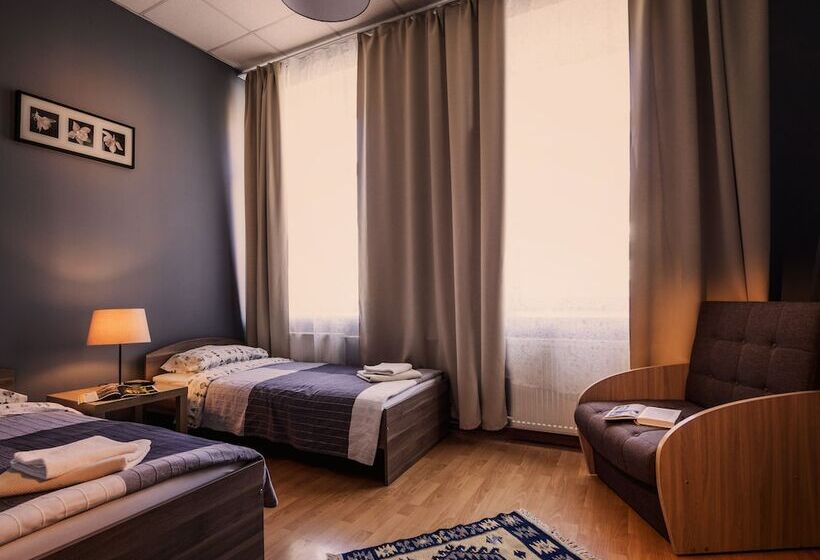 Отель Petropolis