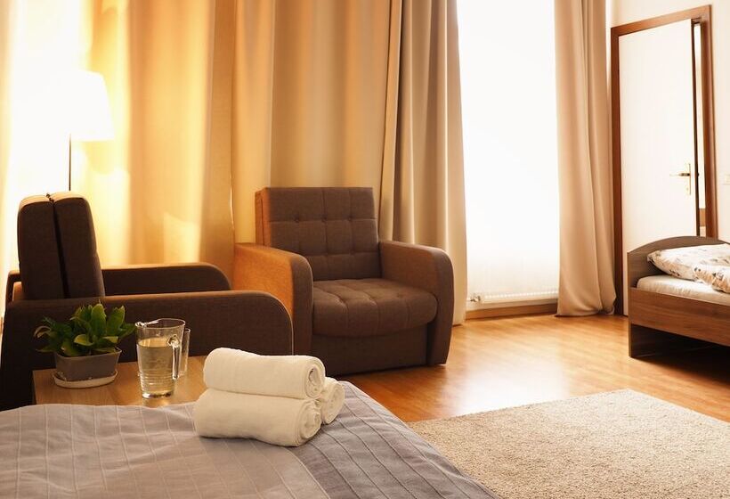 Отель Petropolis