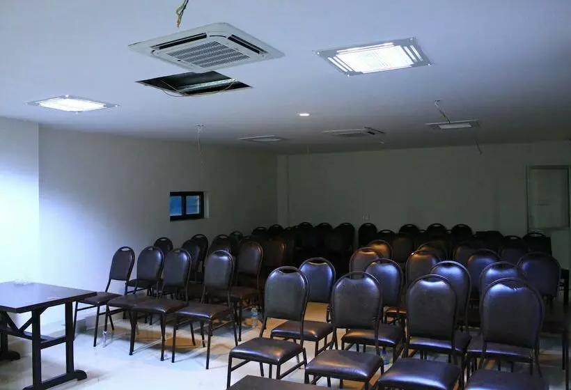 هتل Tirupati