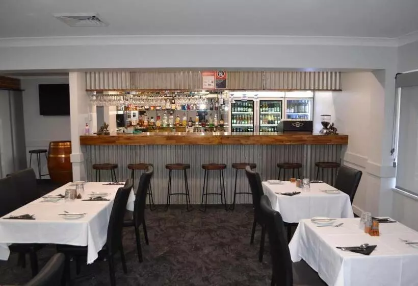 Motelli Bushman S Motor Inn