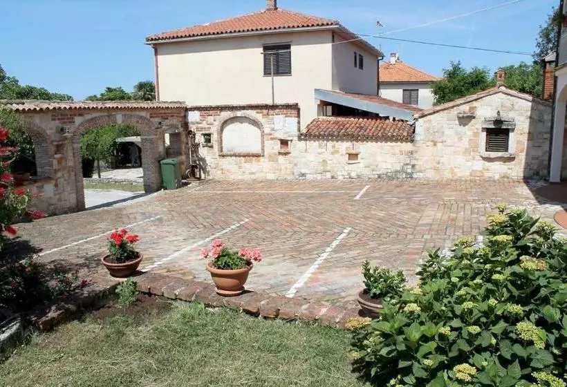 پانسیون Villa Pasis