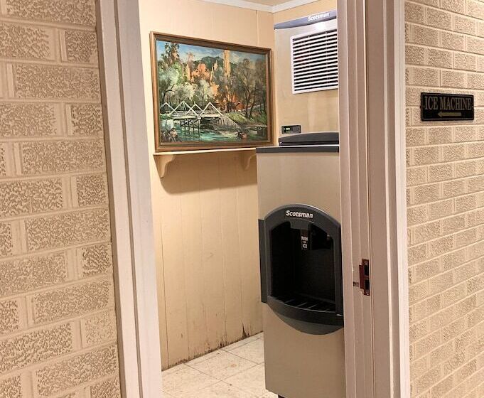 Annie Oakley Motel Oakley