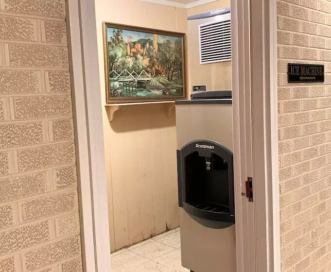 Annie Oakley Motel Oakley