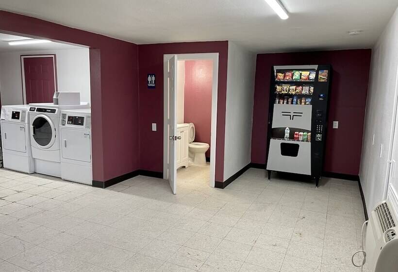 Annie Oakley Motel Oakley