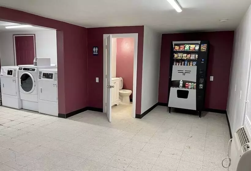 Annie Oakley Motel Oakley