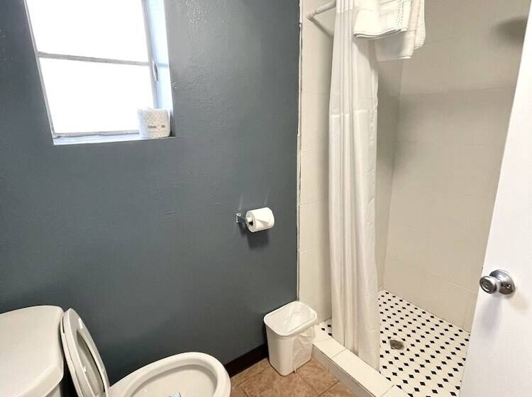 Annie Oakley Motel Oakley