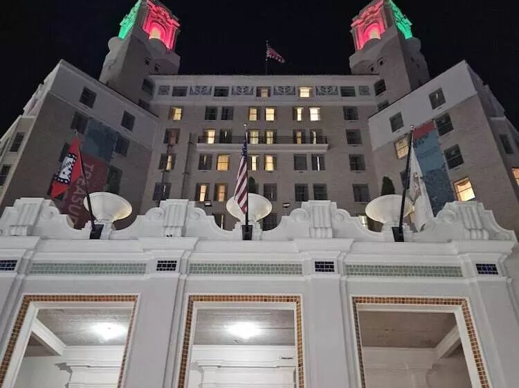 Arlington Resort Hotel & Spa