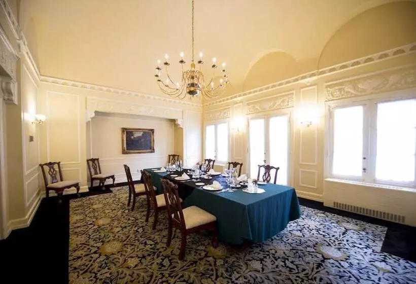 Arlington Resort Hotel & Spa