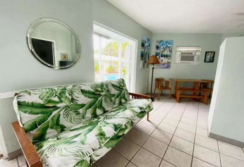 호텔 Alexander Palms Court   No Hidden Resort Fees!