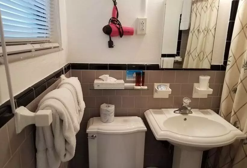 호텔 Alexander Palms Court   No Hidden Resort Fees!