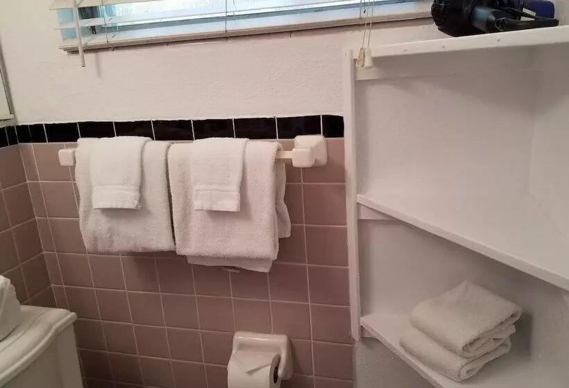 호텔 Alexander Palms Court   No Hidden Resort Fees!