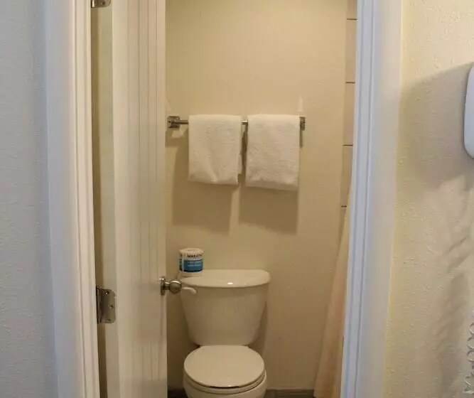 هتل American Travel Inn