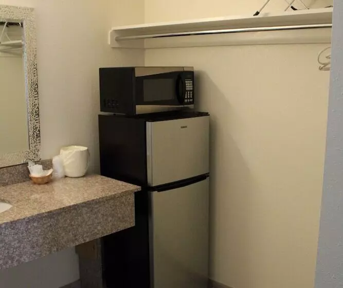 هتل American Travel Inn