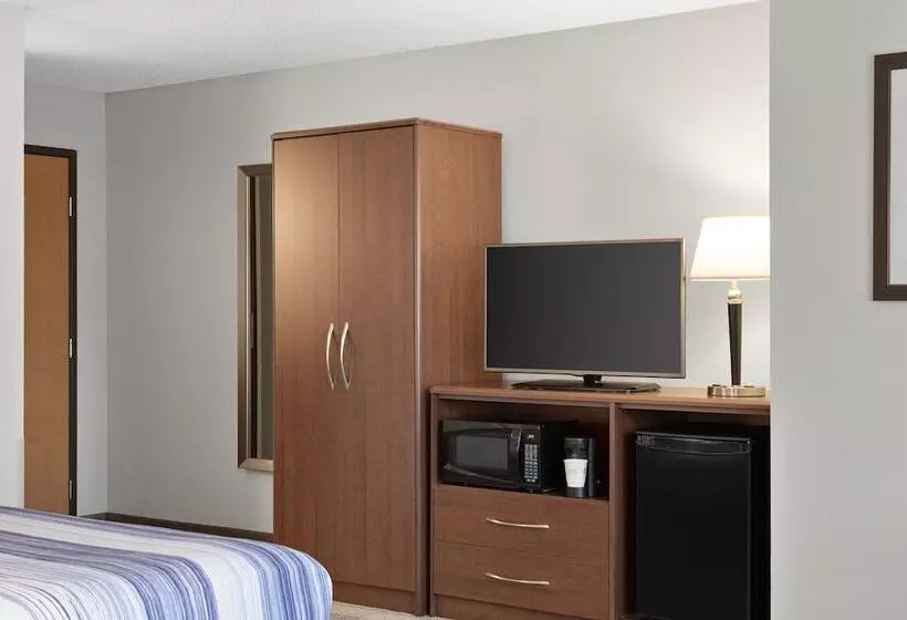 ホテル Americinn By Wyndham Fergus Falls Conference Center