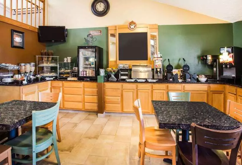 Отель Americinn By Wyndham Menomonie