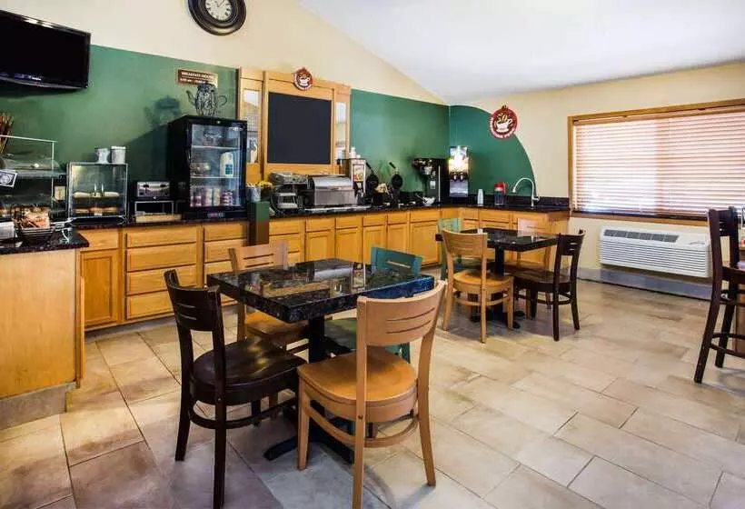 Отель Americinn By Wyndham Menomonie