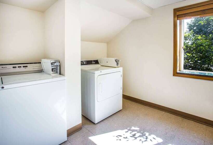 호텔 Americinn By Wyndham Menomonie