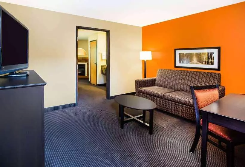 Отель Americinn By Wyndham Menomonie