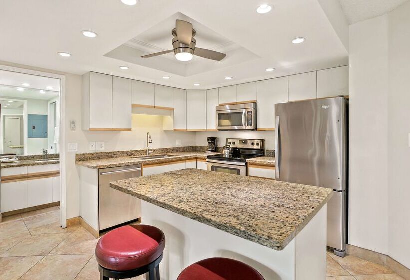 Otel Aston At The Maui Banyan