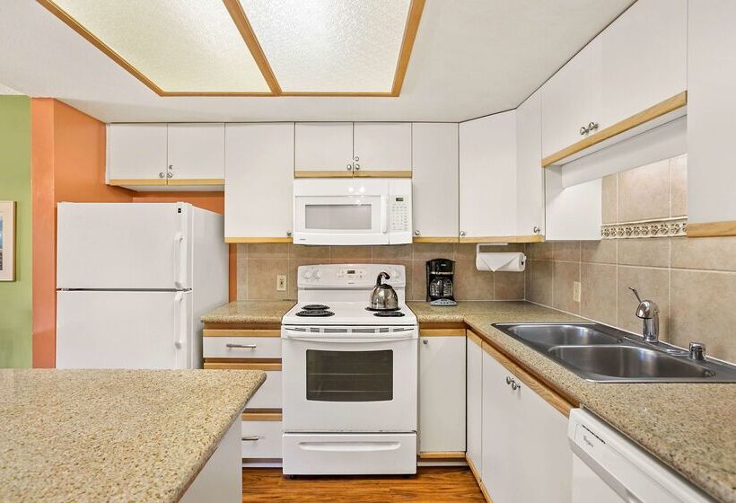 Otel Aston At The Maui Banyan