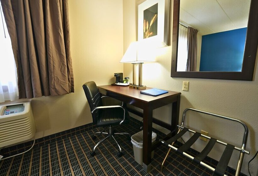 Отель Baymont By Wyndham Marshalltown