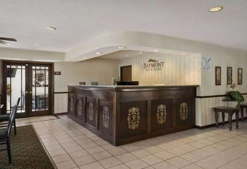 Отель Baymont By Wyndham Whitewater