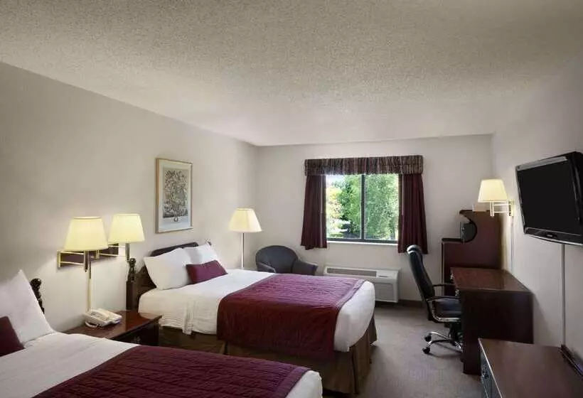 Отель Baymont By Wyndham Whitewater