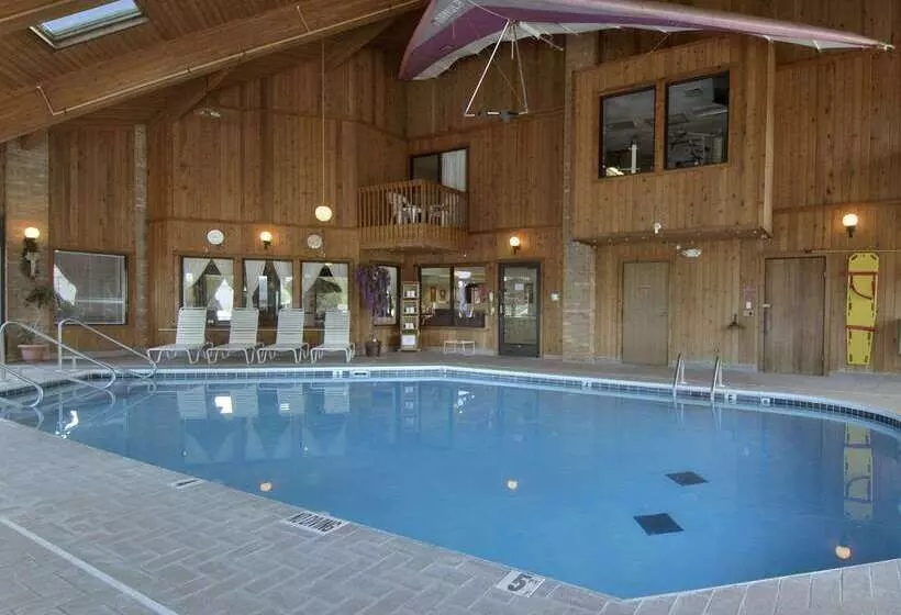 Отель Baymont By Wyndham Whitewater