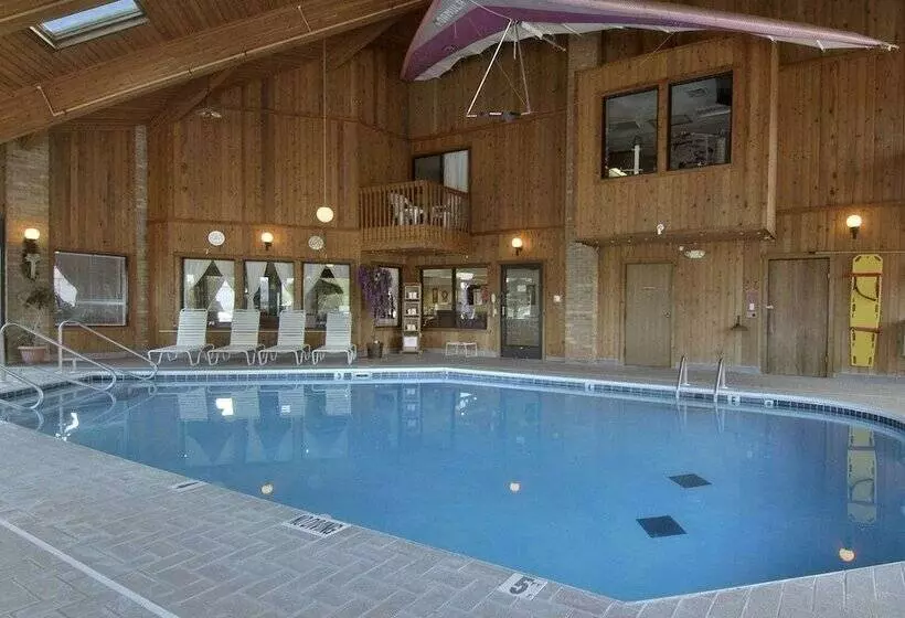 Отель Baymont By Wyndham Whitewater