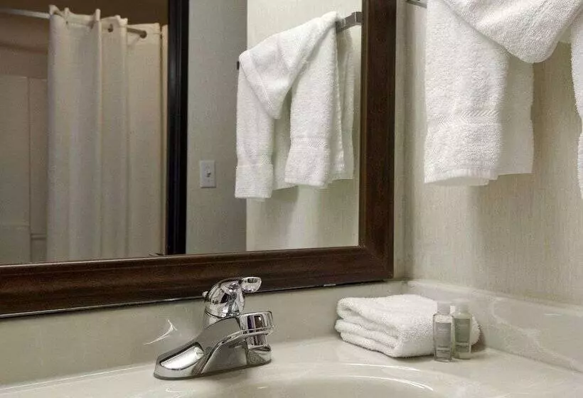 Отель Baymont By Wyndham Whitewater