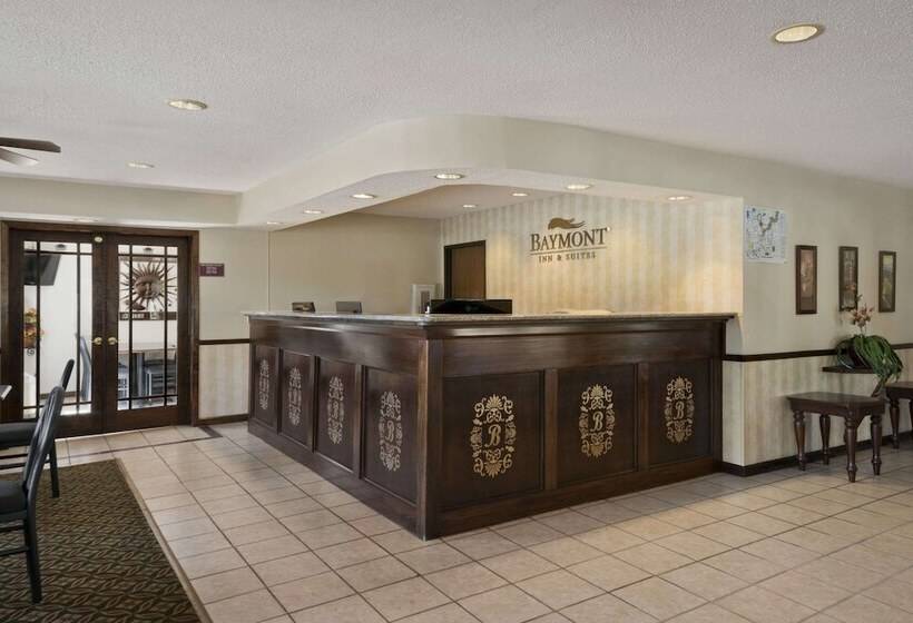 فندق Baymont By Wyndham Whitewater