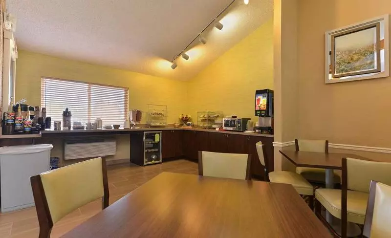 هتل Wave At Rehoboth Beach