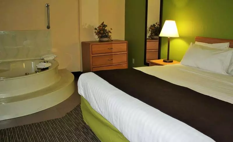 هتل Wave At Rehoboth Beach