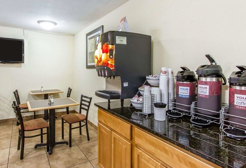 בית מלון כפרי Quality Inn Macomb Near University Area