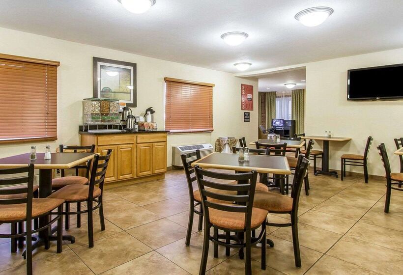 בית מלון כפרי Quality Inn Macomb Near University Area