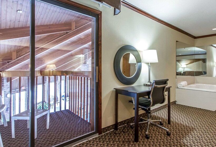 בית מלון כפרי Quality Inn Macomb Near University Area