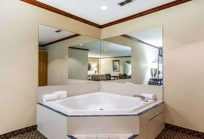 ホテル Quality Inn Macomb Near University Area