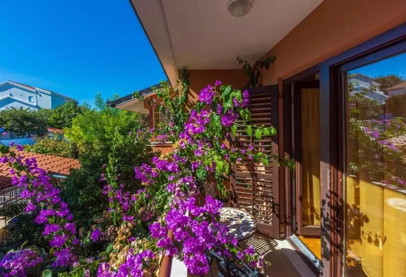 Apartments Villa Mavero