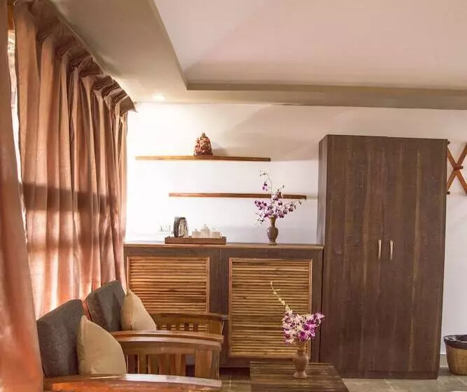 Hotelli Mariposa Beach Grove