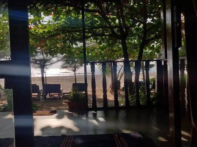 Hotelli Mariposa Beach Grove