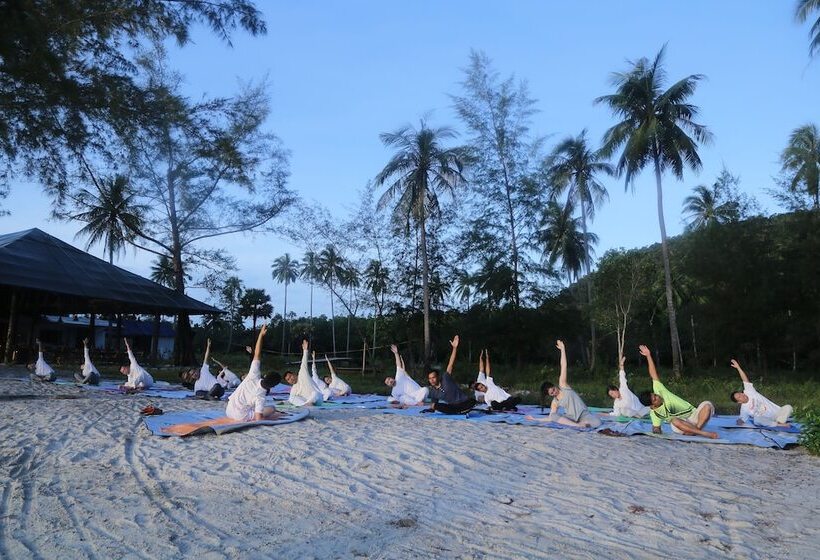 Koh Rong Love Resort   Hostel