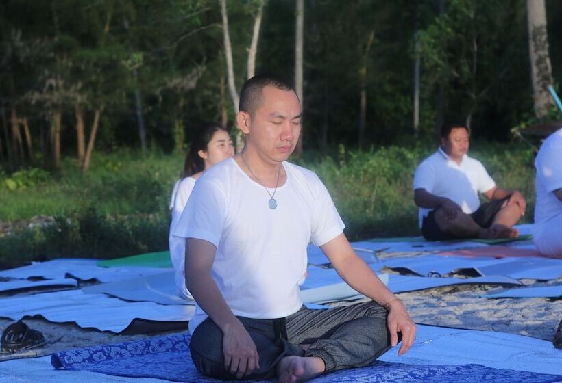 Koh Rong Love Resort   Hostel