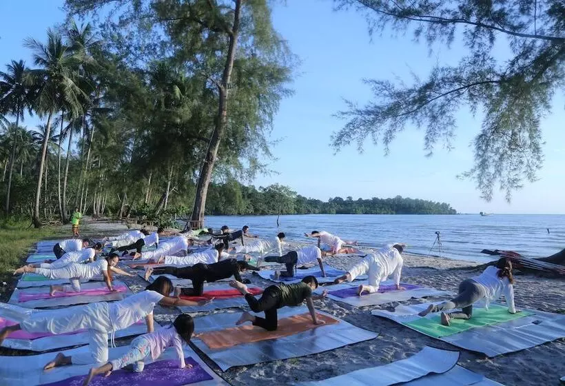 Koh Rong Love Resort   Hostel