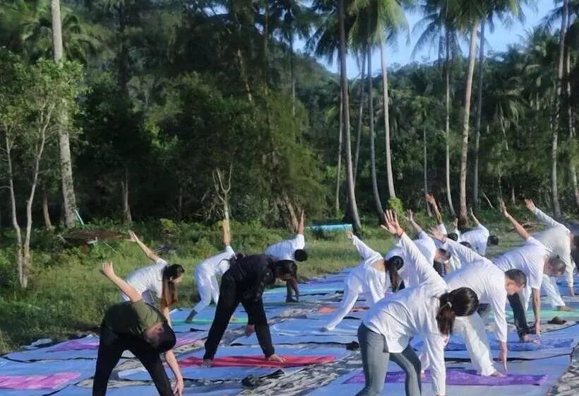 Koh Rong Love Resort   Hostel