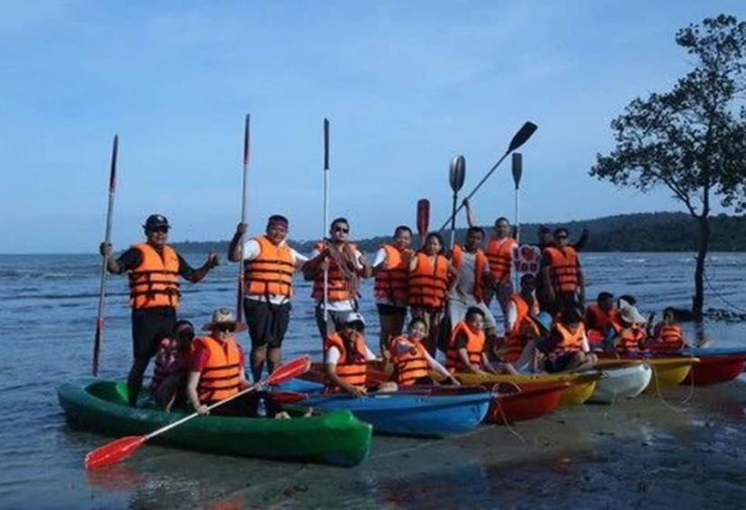 Koh Rong Love Resort   Hostel