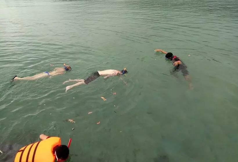 Koh Rong Love Resort   Hostel